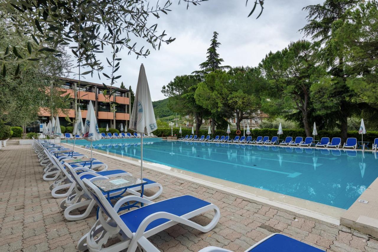 גארדה Hotel Royal מראה חיצוני תמונה