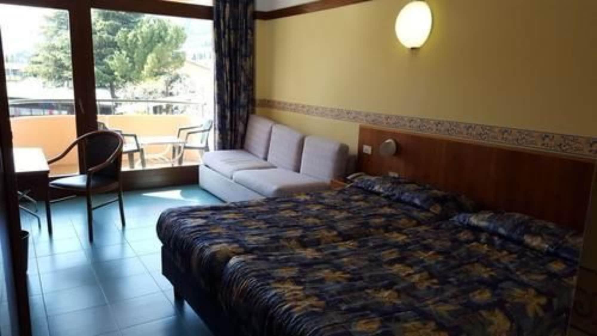 גארדה Hotel Royal מראה חיצוני תמונה