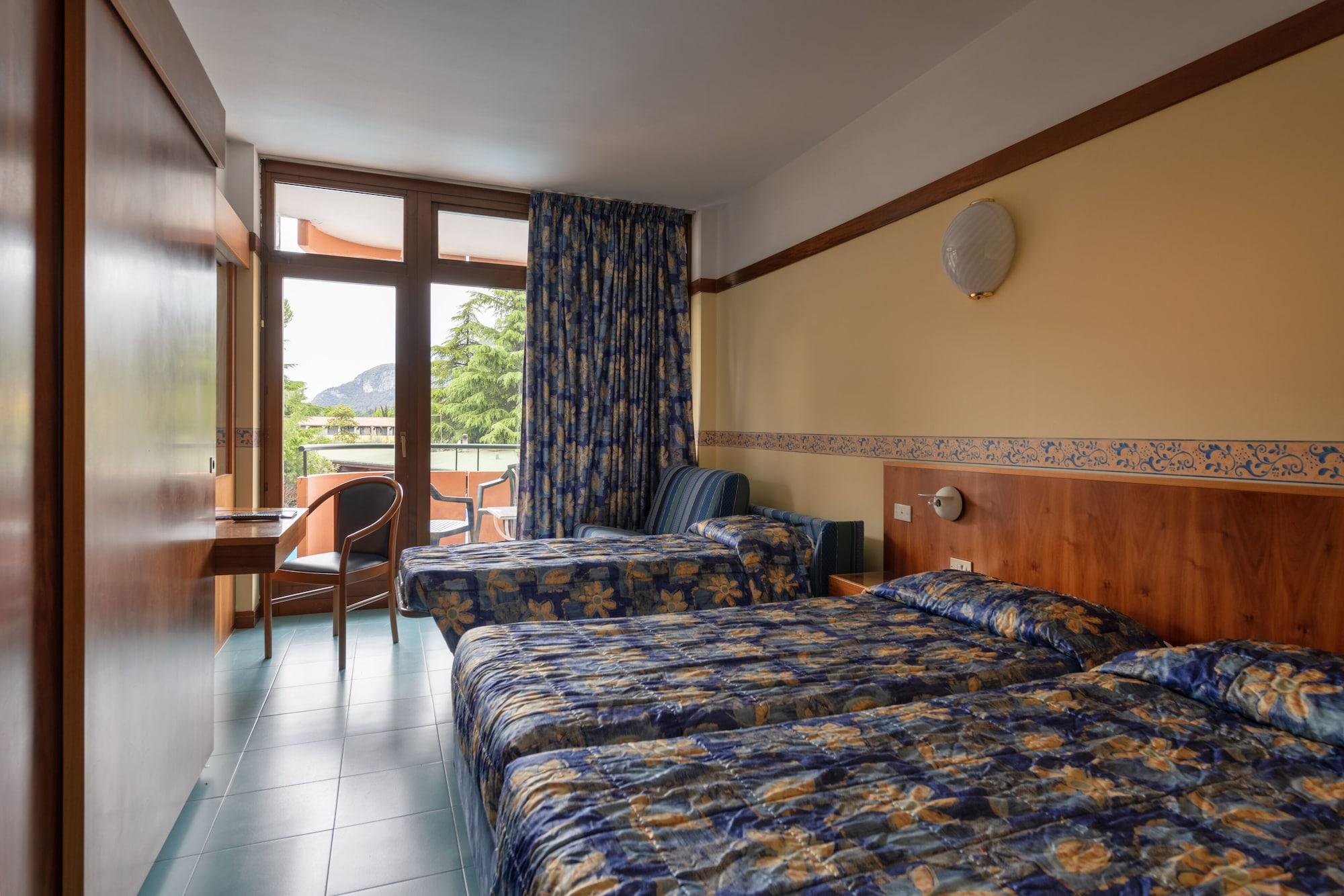 גארדה Hotel Royal מראה חיצוני תמונה