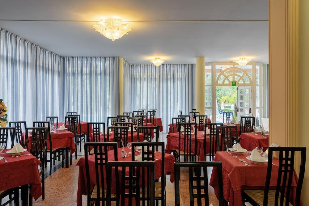 גארדה Hotel Royal מראה חיצוני תמונה