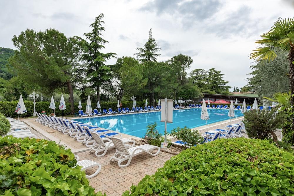 גארדה Hotel Royal מראה חיצוני תמונה