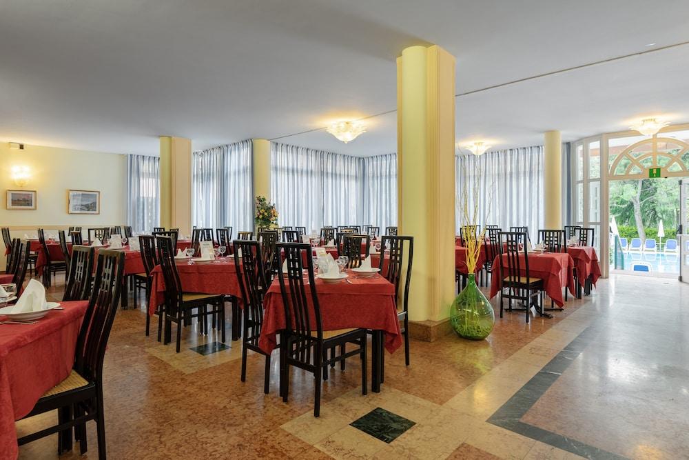 גארדה Hotel Royal מראה חיצוני תמונה