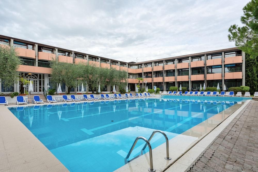 גארדה Hotel Royal מראה חיצוני תמונה