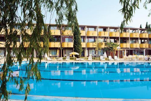 גארדה Hotel Royal מראה חיצוני תמונה