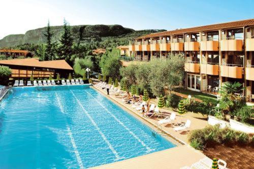 גארדה Hotel Royal מראה חיצוני תמונה