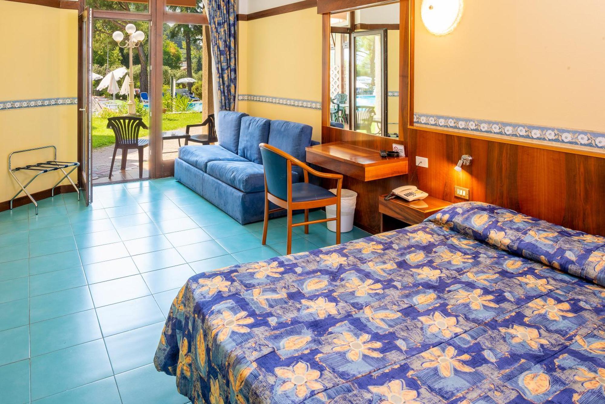 גארדה Hotel Royal מראה חיצוני תמונה