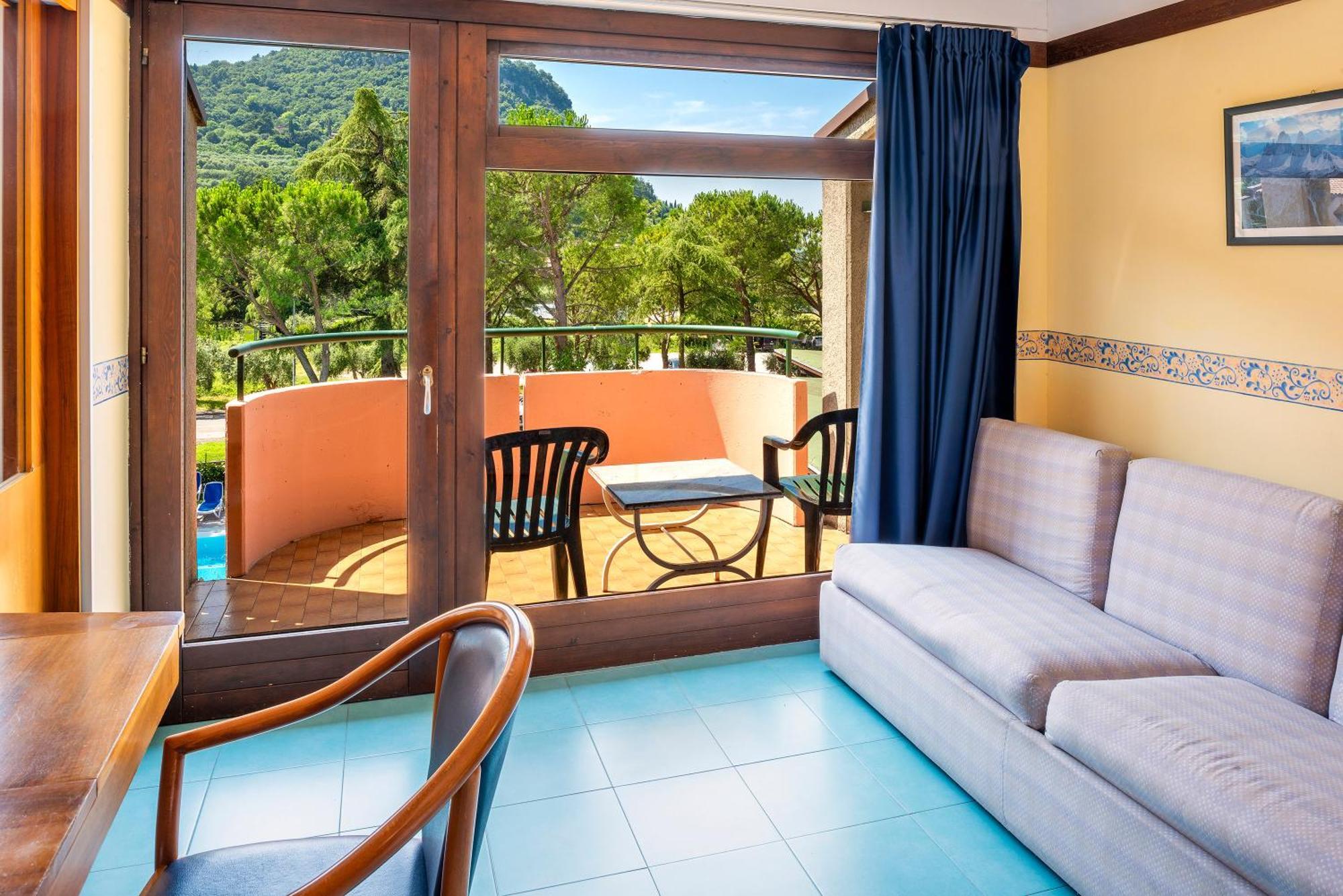 גארדה Hotel Royal מראה חיצוני תמונה