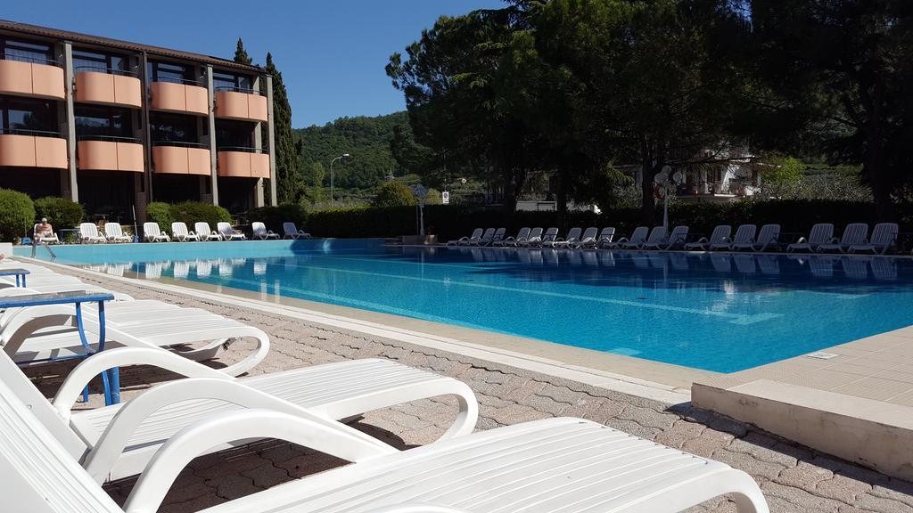 גארדה Hotel Royal מראה חיצוני תמונה