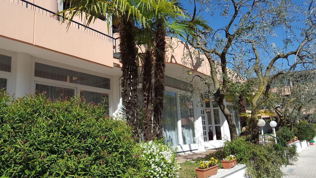 גארדה Hotel Royal מראה חיצוני תמונה