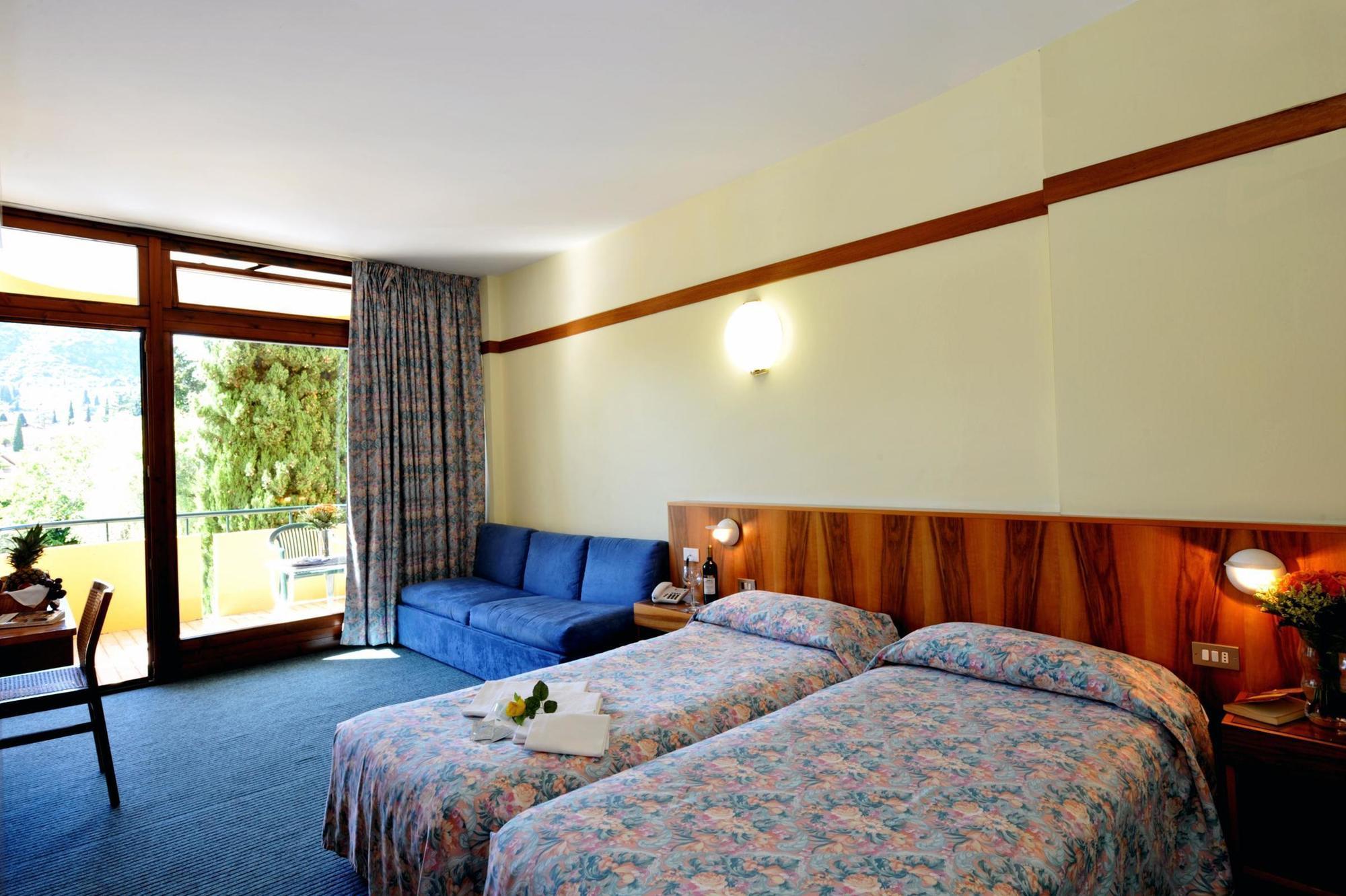 גארדה Hotel Royal מראה חיצוני תמונה