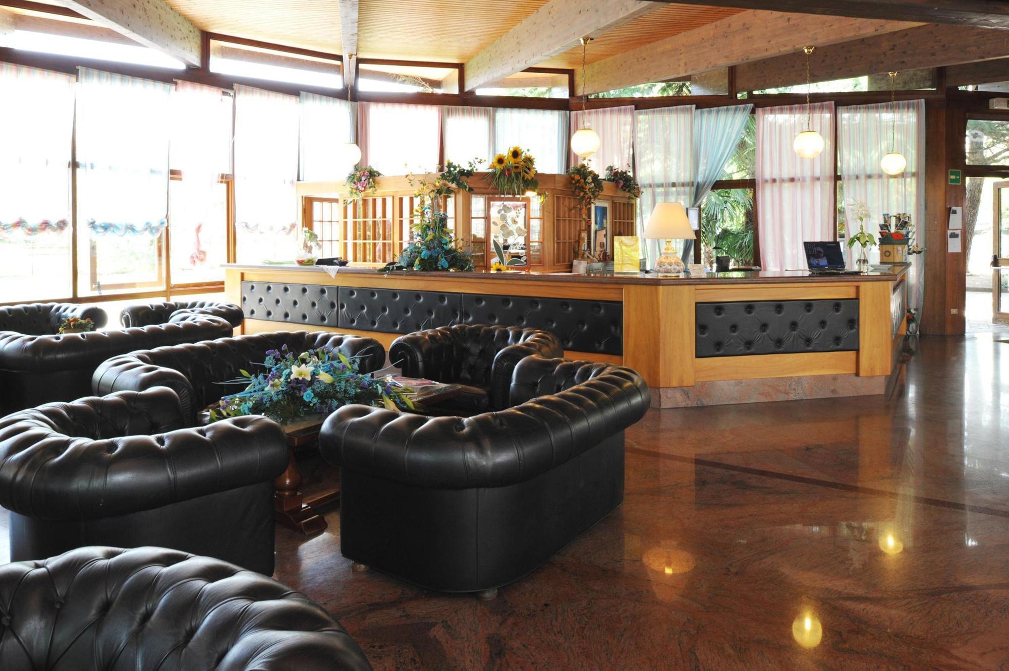 גארדה Hotel Royal מראה חיצוני תמונה