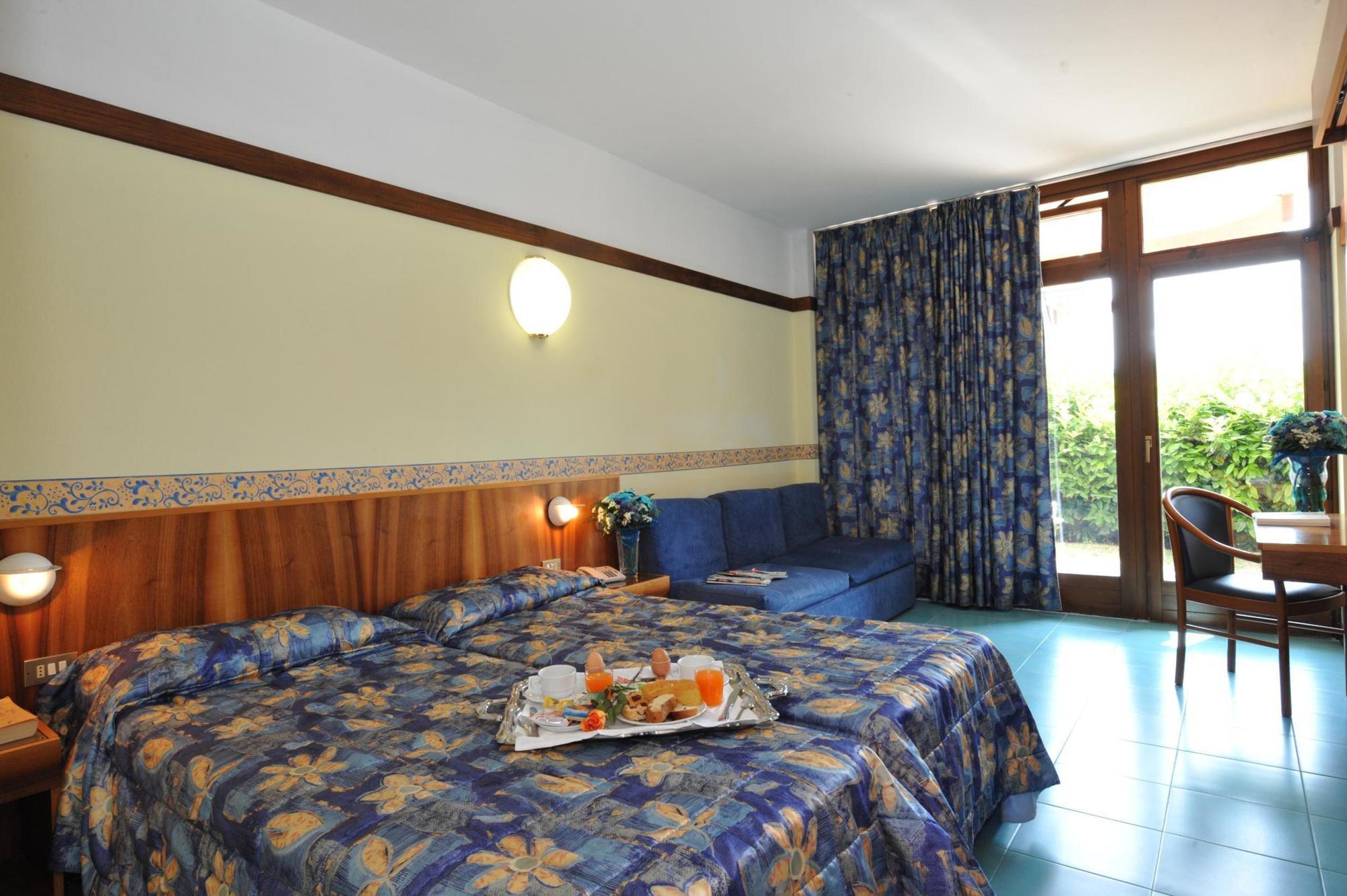 גארדה Hotel Royal מראה חיצוני תמונה